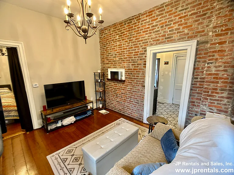 271 Chestnut Ave #R — Photo 2