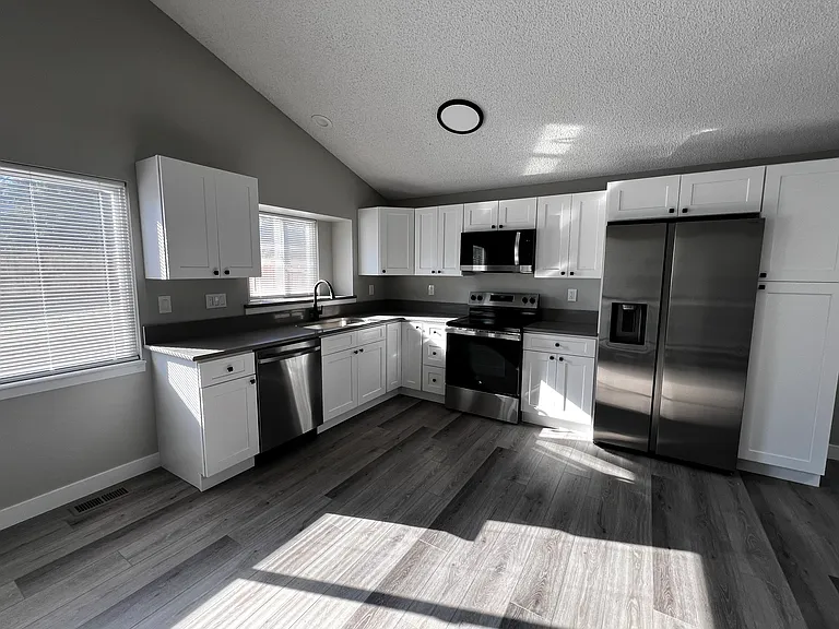7955 Summit Ridge Pl — Photo 3
