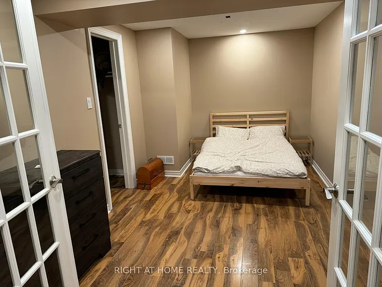 154 Hollandview Trl — Photo 4