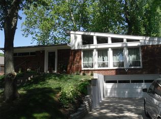 1045 Groby Rd, Saint Louis, MO 63130