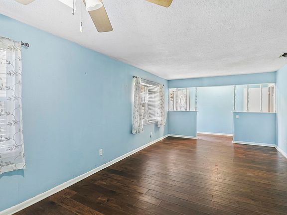 5th image of 104 Cheryl St