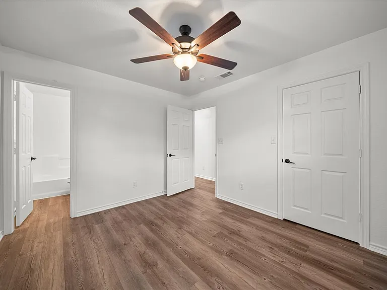 404 W Day St — Photo 16