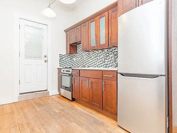 3rd image of 1055 Dean St #12