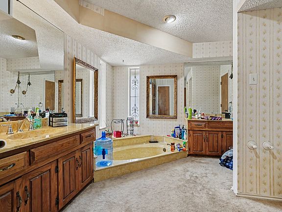 5th image of 1215 Thunderbrook Dr
