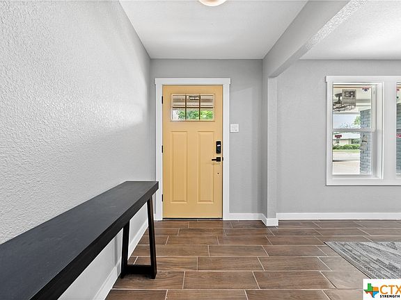 4th image of 2601 Blue Jay Dr