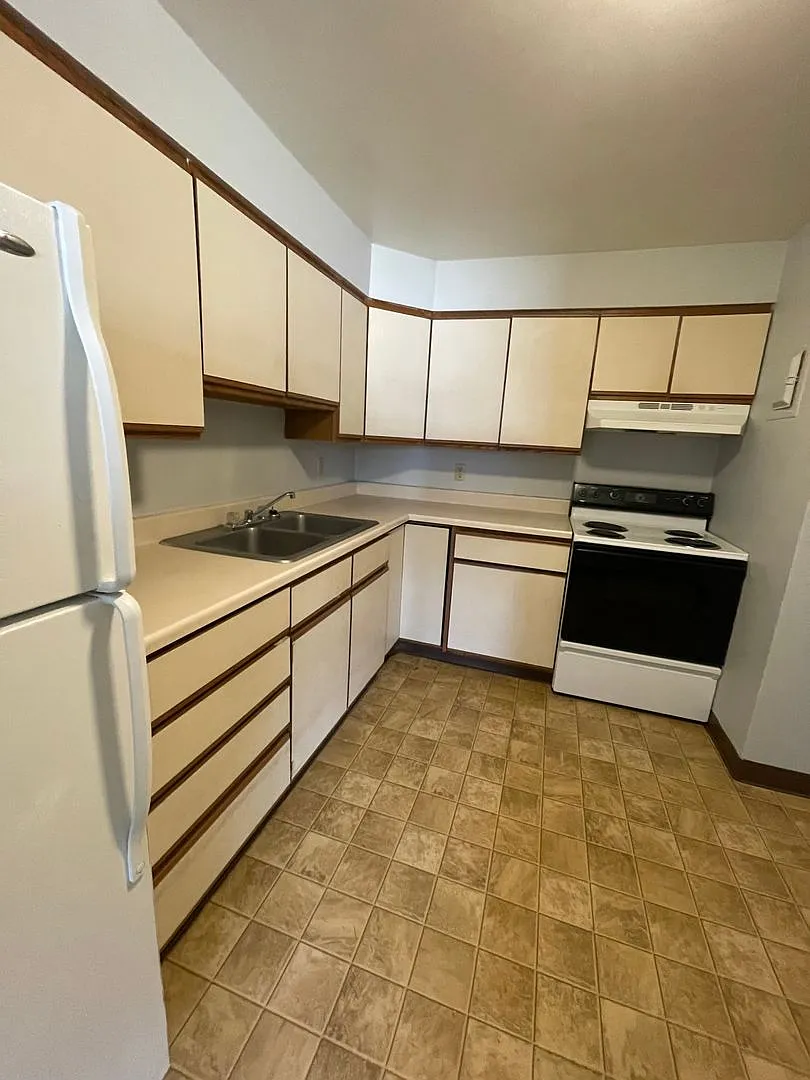 Murray Apartments — Photo 3