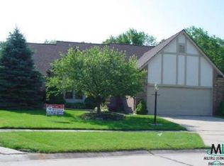 1168 Congress Ct, Troy, MI 48085