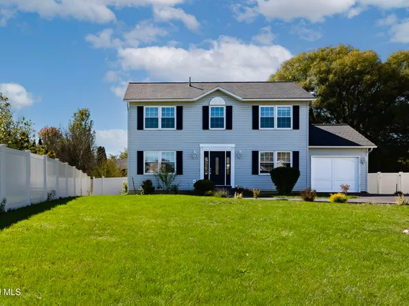 22 Windrose Way, Watervliet, NY 12189