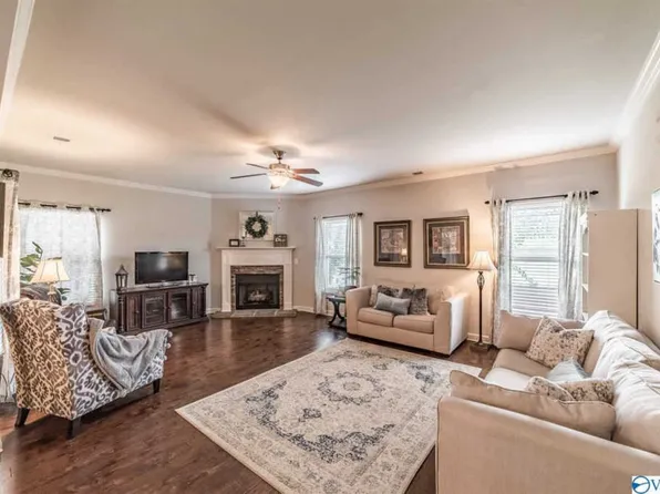 3015 Mallard Point Dr SE, Owens Cross Roads, AL 35763