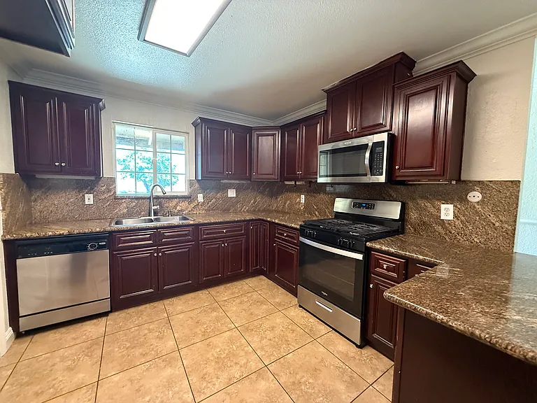7540 Lemon Hill Ave — Photo 3