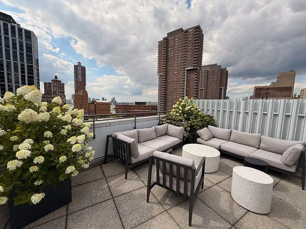 303 Greenwich St #6C, New York, NY 10013