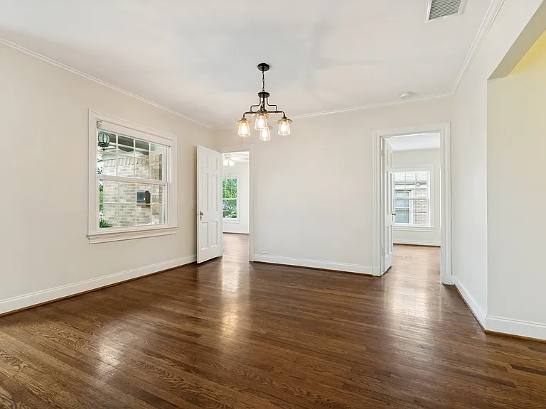 615 S Montclair Ave — Photo 14