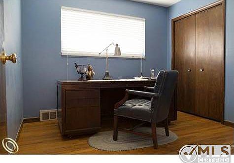 4193 Harding bedroom 2.jpg