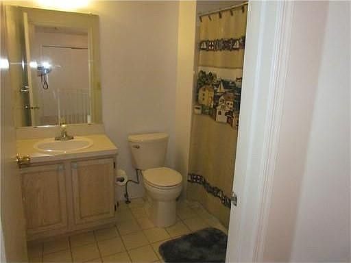 2nd image of 615 Hampshire Dr