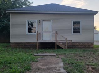 228 S 2nd St, Waukomis, OK 73773