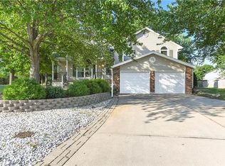 1305 NE Burgandy Ct, Lees Summit, MO 64086