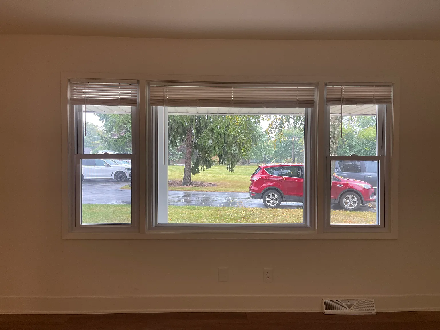 3 bed, 1.5 bath, 1375 sqft, $2,400 — Photo 3