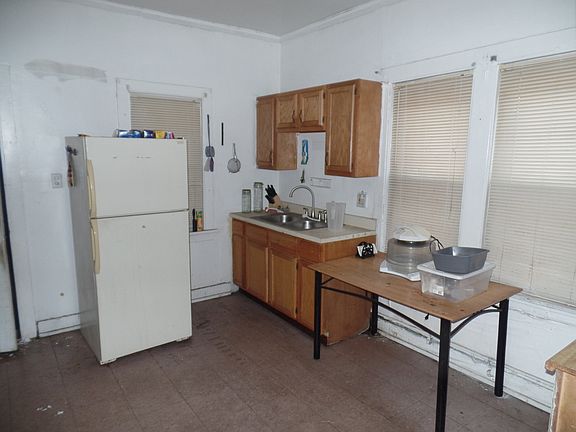 4th image of 5031 S Damen Ave