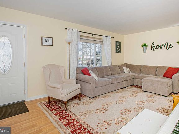 4th image of 16 Cypress Dr