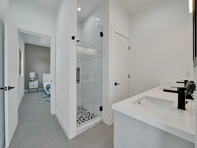 1220 NE 15th Ave — Photo 21