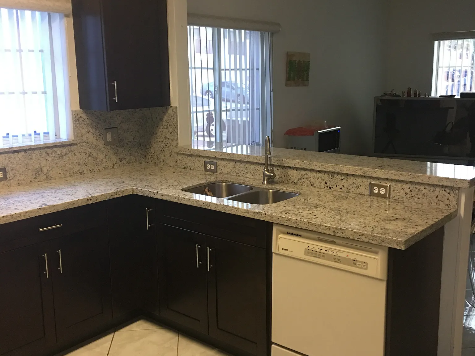 3 bed, 2250 sqft, $2,900 — Photo 4