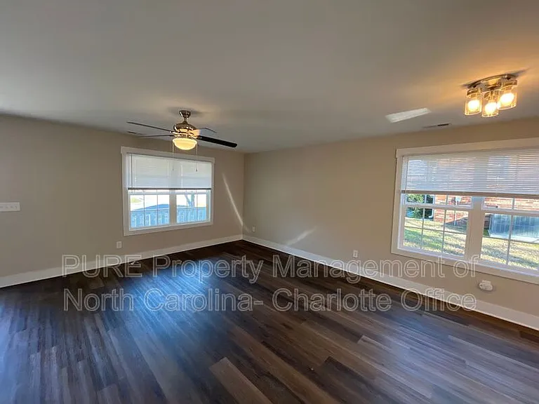 1402 Martin Luther King Ave #B — Photo 6