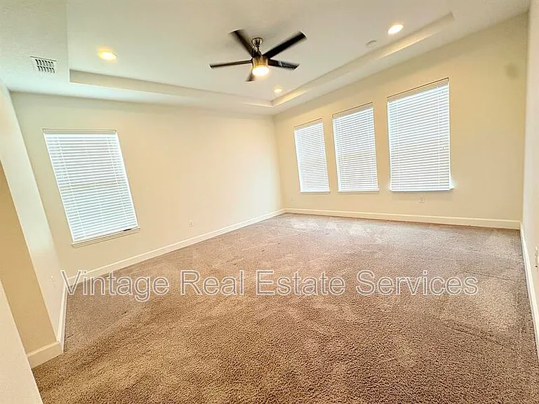 4645 Butler National Dr — Photo 18