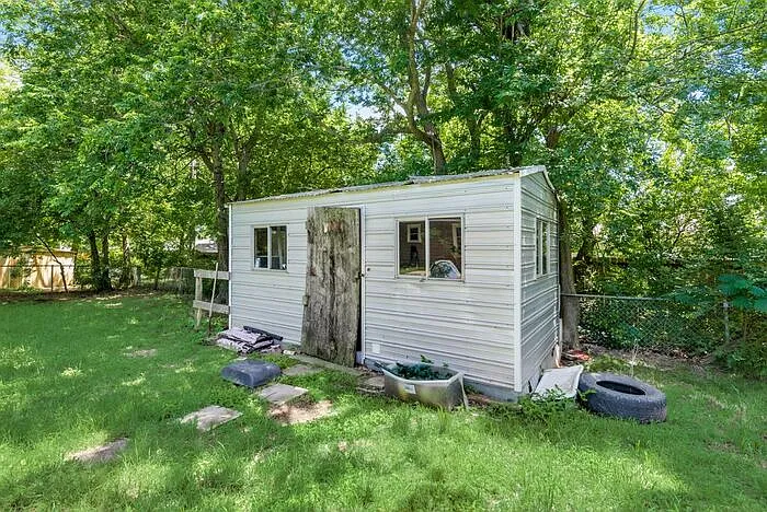 1014 W Belden St — Photo 18