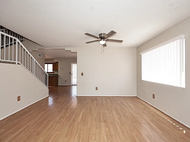 8935 W Windsor Ave — Photo 6