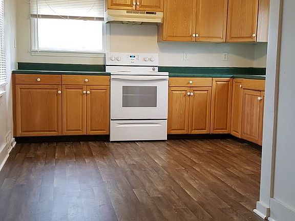 3rd image of 884 E Forest Ave