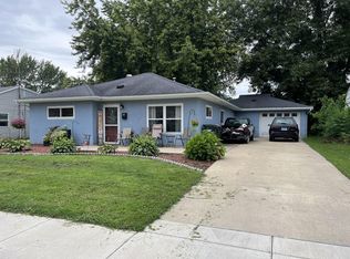 1305 Douglas Dr, Sterling, IL 61081