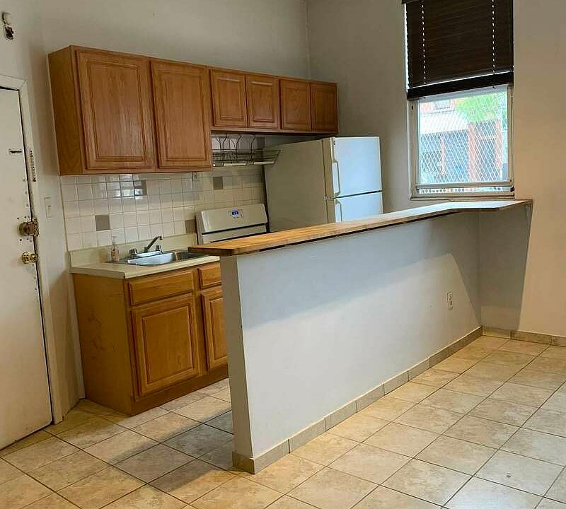 1st image of 444 6th Ave #1