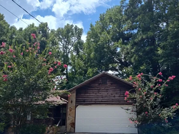 629 Woodsong Ln, Stone Mountain, GA 30087