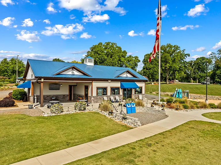 Stutts Marina is a 2 minute drive away!