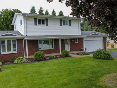 8268 Fox Bay Dr, White Lake, MI, 48386