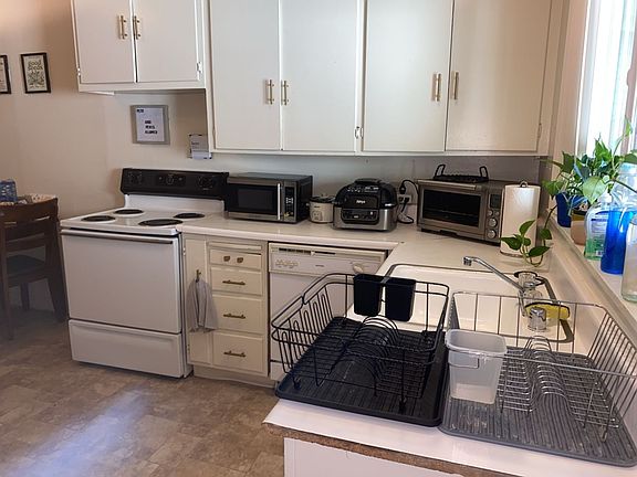 4th image of 611-613 Russell Blvd #611