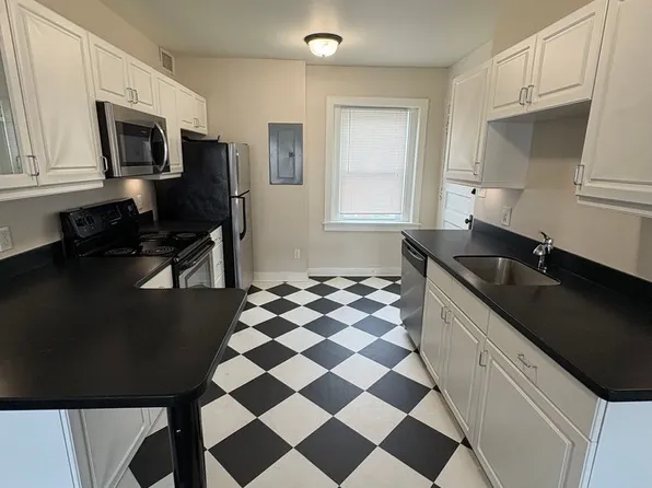Carberry Apartments (3910 Cass St.), 3910 Cass St #306, Omaha, NE 68131