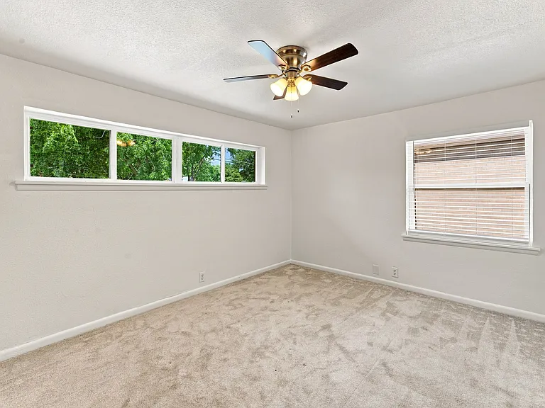 1411 W Shields Dr — Photo 22