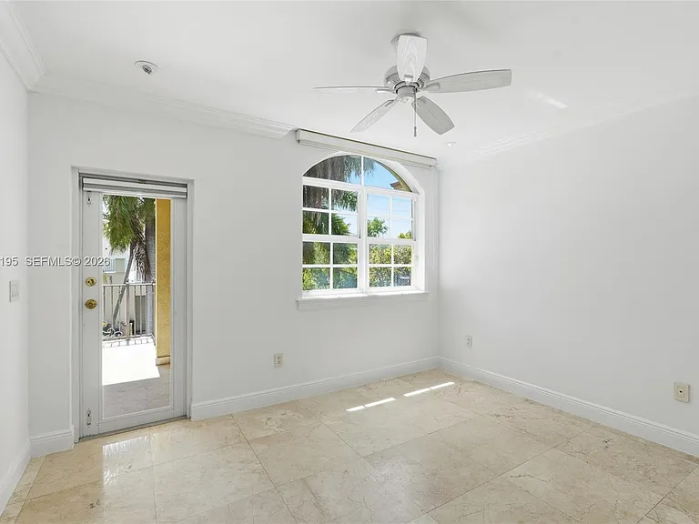 592 Fernwood Rd #B — Photo 23