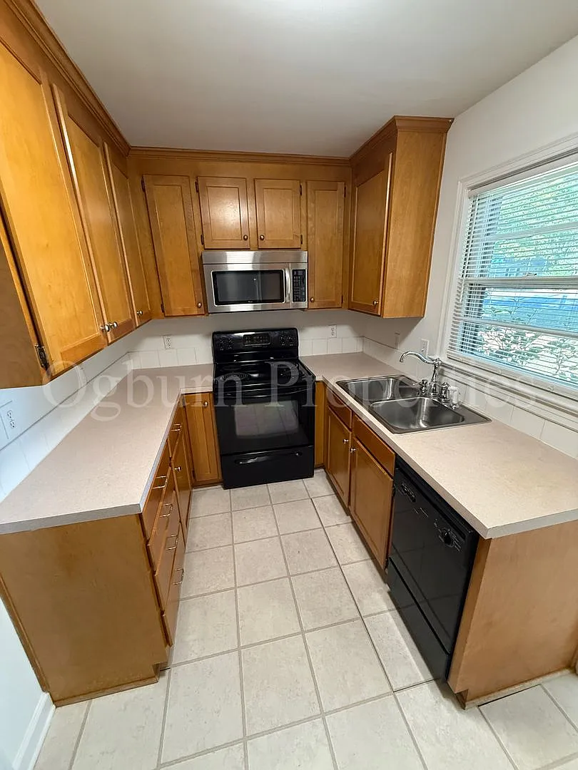 337 Pennsylvania Ave-3br/1ba-Home — Photo 4
