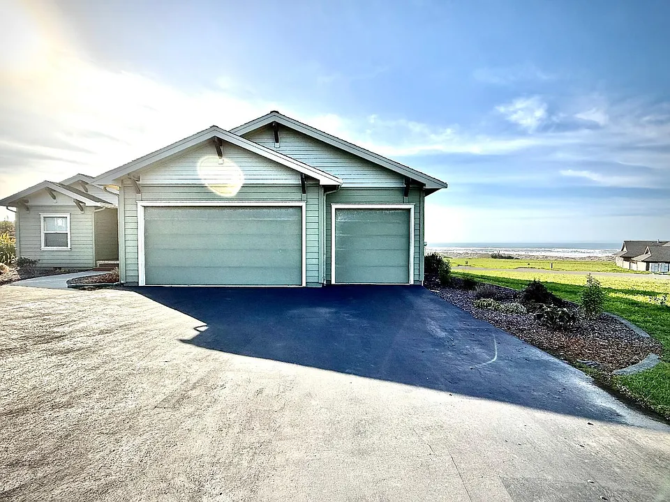 760 Beachwood Ct