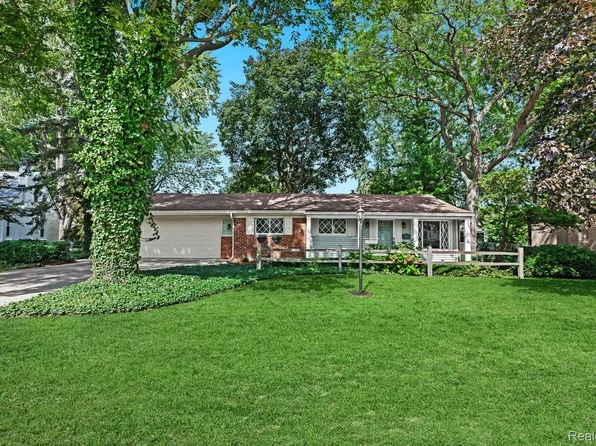 22319 Gordon Rd, Saint Clair Shores, MI 48081