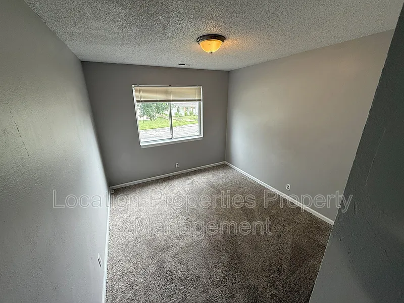 3 bed, 2.0 bath, 972 sqft, $1,500 — Photo 2