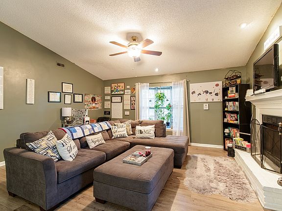 4th image of 2092 S Sherwood Dr
