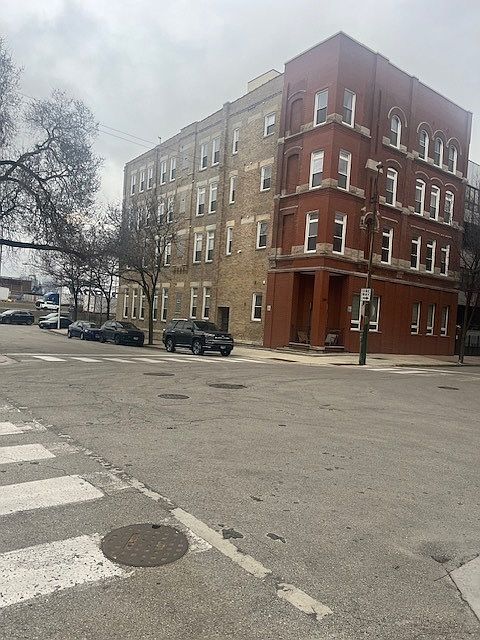 1st image of 1359 N Noble St #401