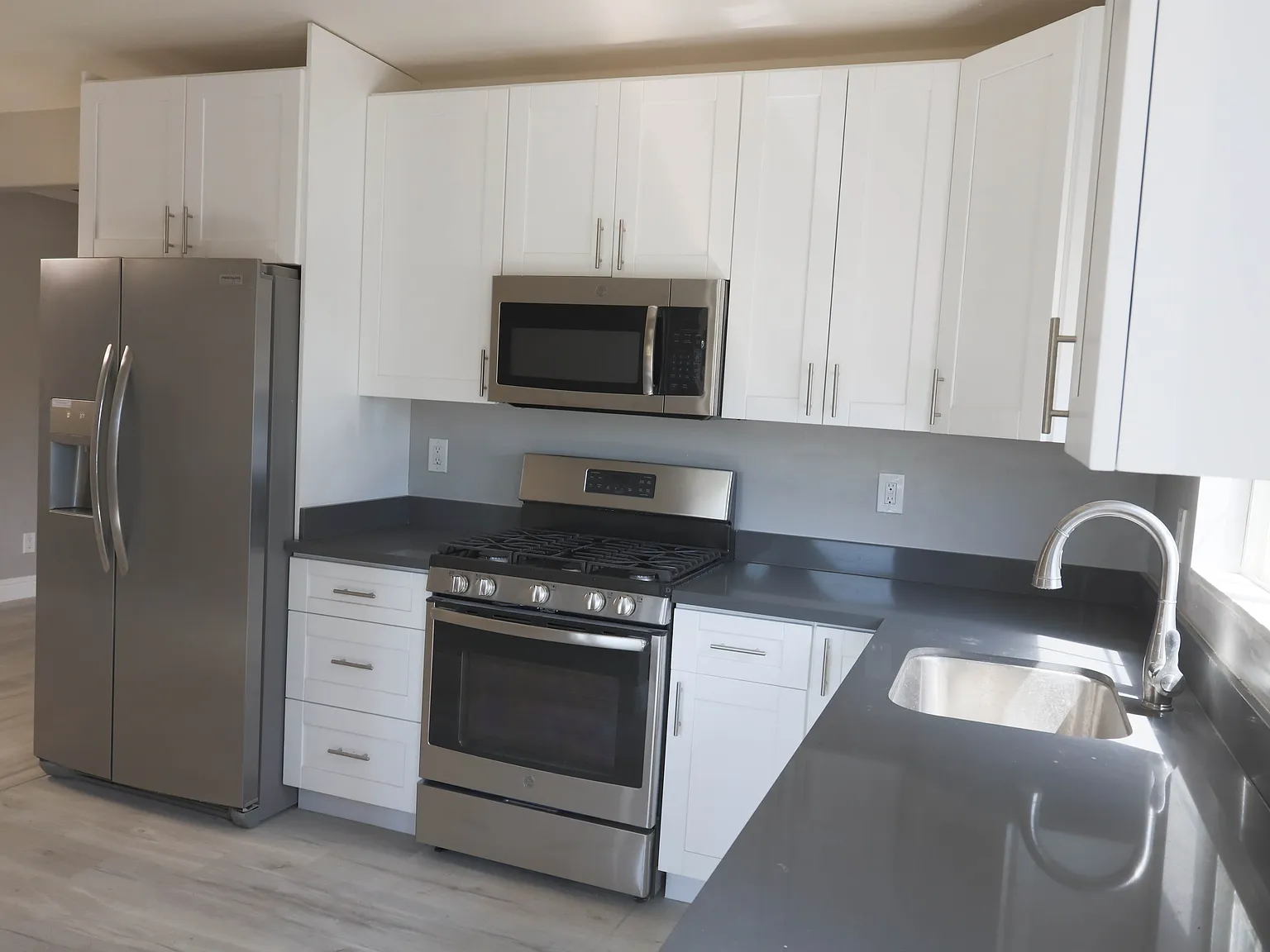 6 bed, 2350 sqft, $1,000 — Photo 4