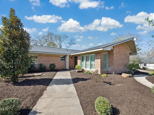 523 E Obryant St, Bellville, TX 77418