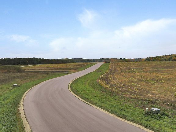 4th image of 271 E Crest Loop