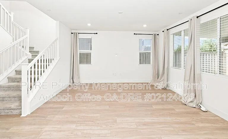 233 Cold Creek Dr — Photo 3