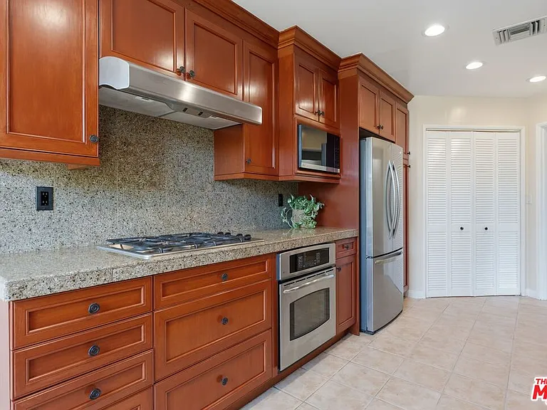 1315 Roxbury Dr #201 — Photo 14